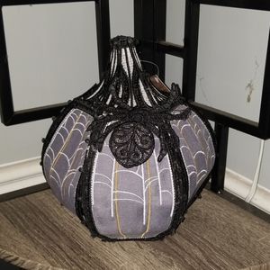 Freestanding lace spider pumpkin